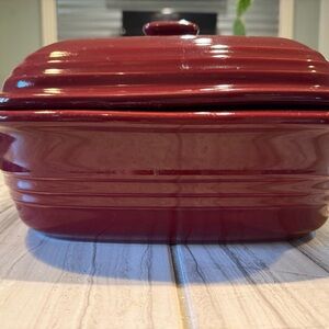 Pampered chef Burgundy Ceramic Baking Dish with lid